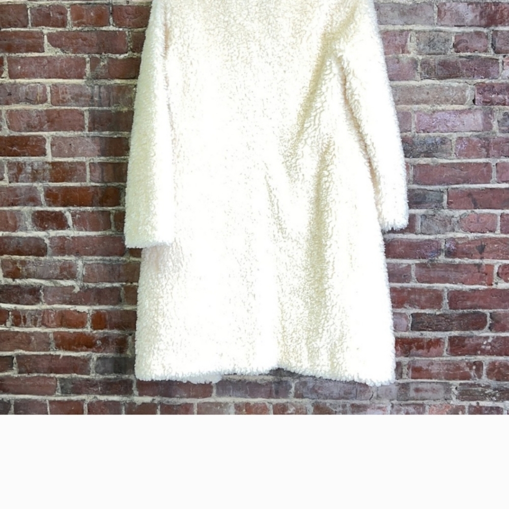 LIKE NEW 🤩Serena Williams fuzzy teddy Sherpa like long cream coat